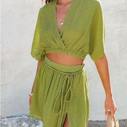 Green V-Neck Bat Sleeve Skirt Set – Open Back Summer 2-Piece Outfit (New) 