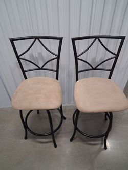 2 Swivel Bar Stool