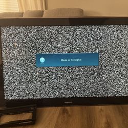 52” Samsung LED TV w/ Mount