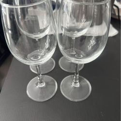 Stemmed Wine Glasses 