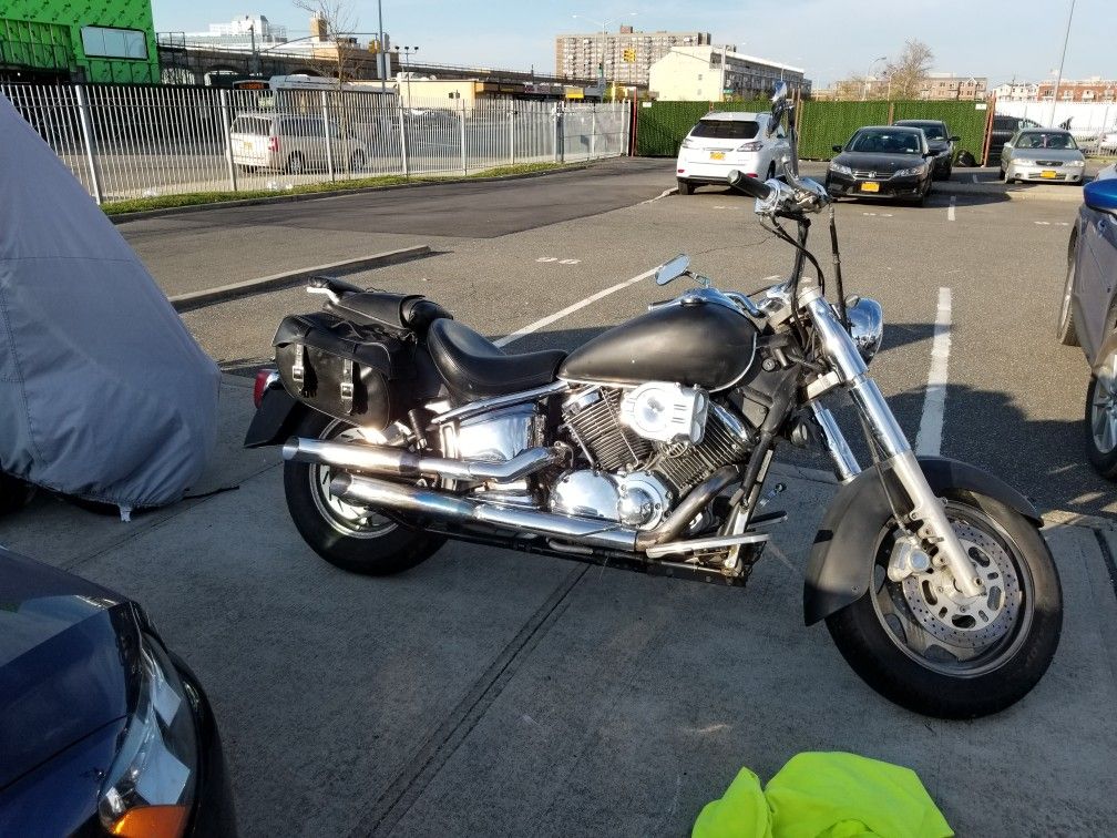 2005 Yamaha V star 1100