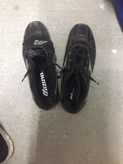 Size 11 Mizuno baseball cleats