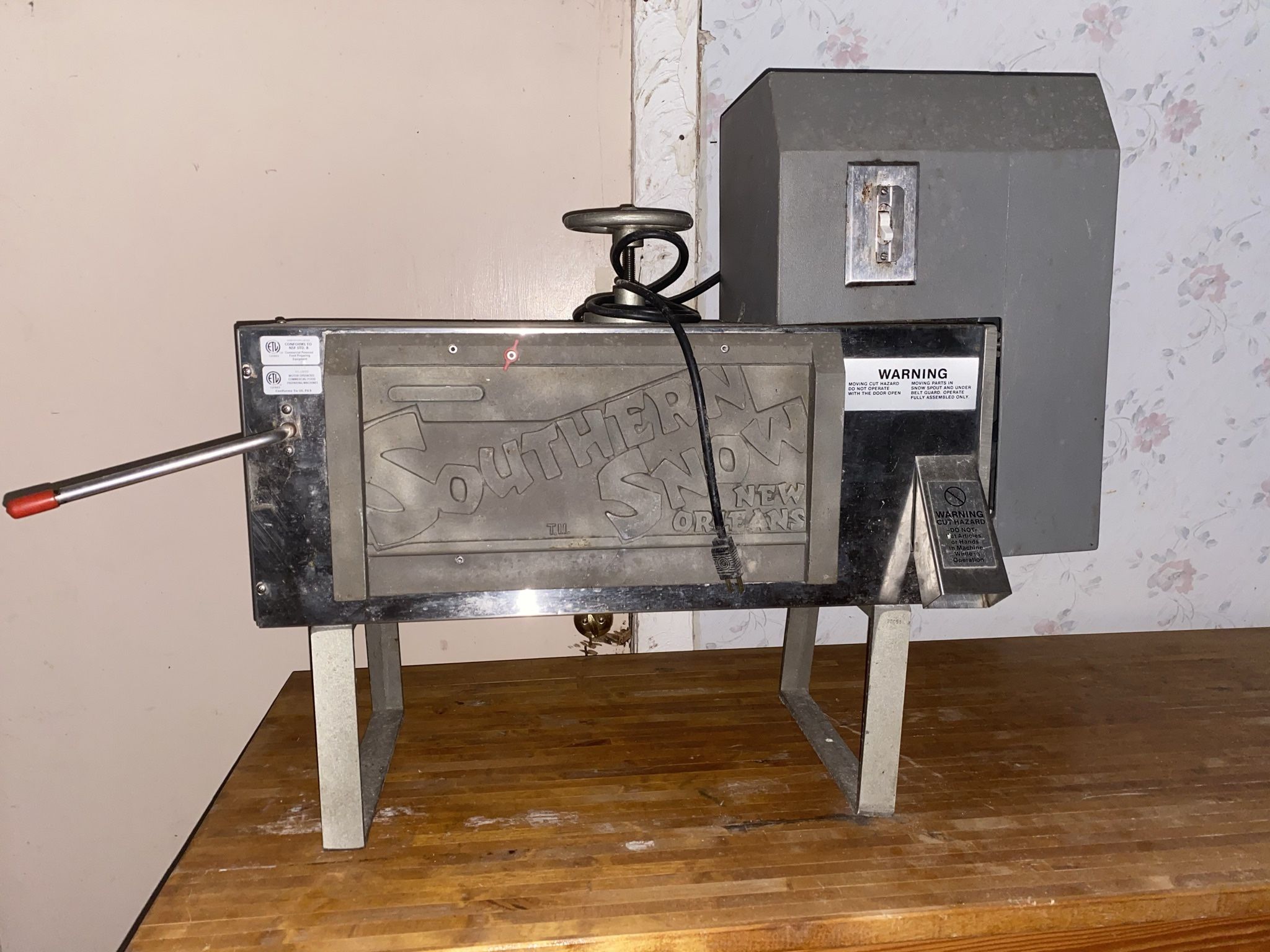 Máquina Para Raspados, Letrero con Luz , Y Dos Refrigeradores