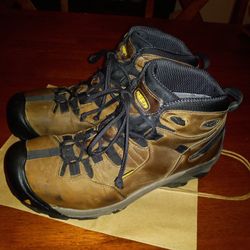 MENS KEEN BOOT STEEL-TOE WATERPROOF (SIZE 10.5)