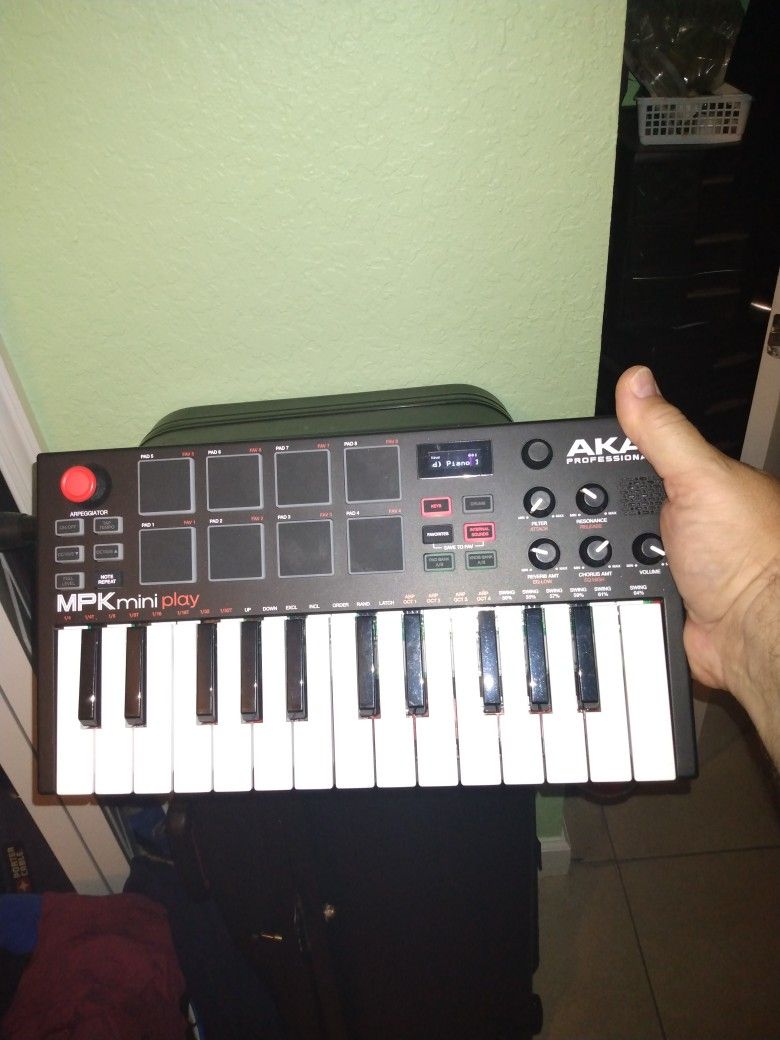 AKAI Professional MPK Mini Play