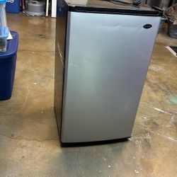 Sanyo Mini Fridge