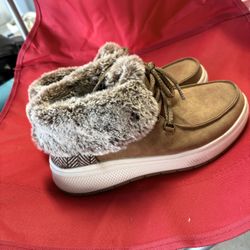 Like New Bobs  Sketcher Foam Fur Low Cut Boot