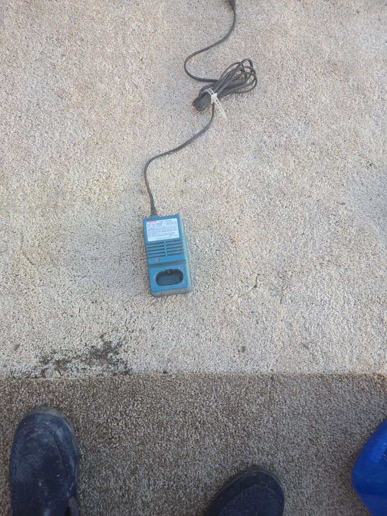 Makita Charger