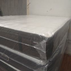 💤🛌🏻💤 $499 Queen Stearns And Foster Firm Mattress $499 🛌🏻💤🛌🏻