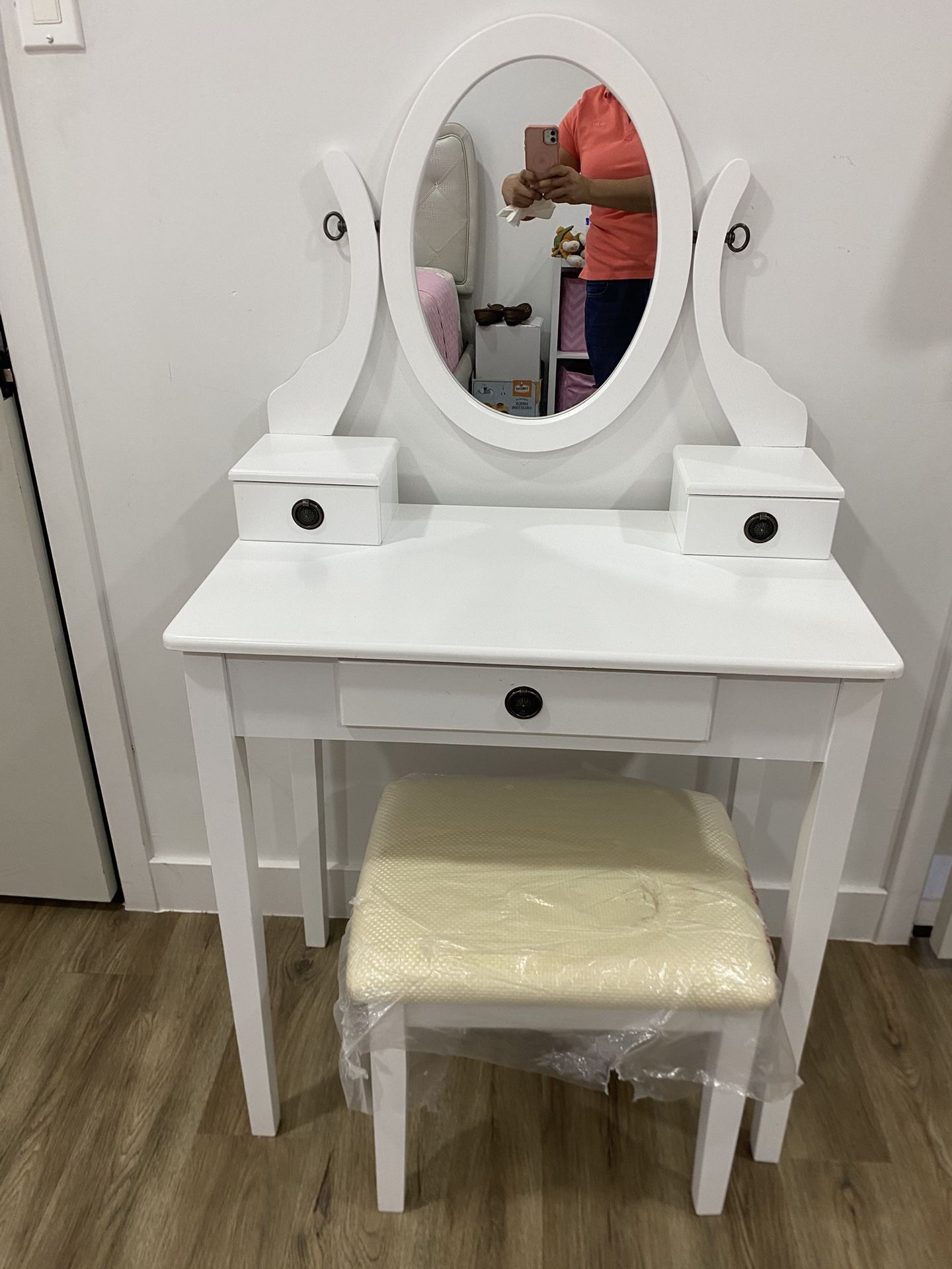 White Girl Vanity With Stool