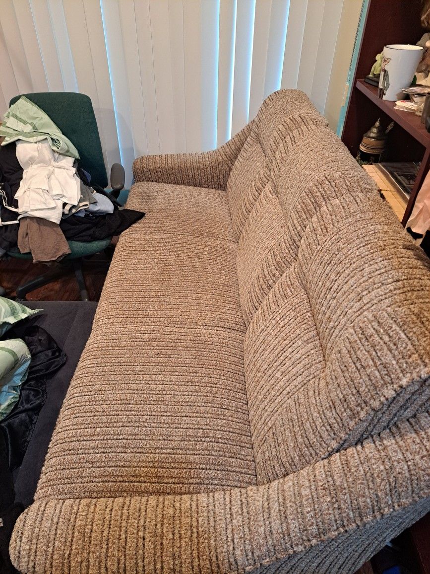 3 Seater Couch- Excellent Cndtn