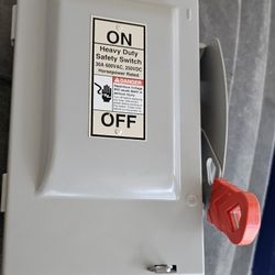 Siemens
Heavy Duty 30 Amp 600-Volt 3-
Pole Indoor Non-Fusible Safety
Switch