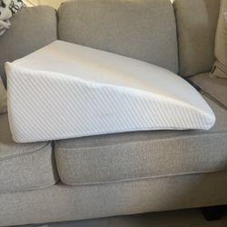 Triangle / Angled Support Pillow 