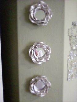 Wall Art Silver Flower With Mirror Inside