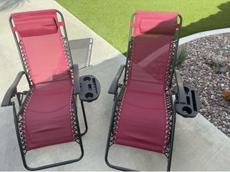 Folding lounge chairs