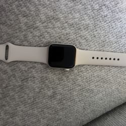 Apple Watch SE 3 [GPS 40mm] Smartwatch with Starlight Aluminum Case with Starlight Small Sport Band 