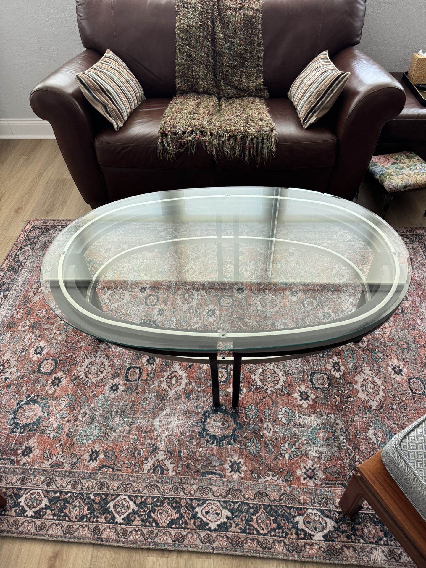 Elegant Glass Coffee Table – Modern & Versatile