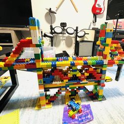 Lego Duplo almost 600 pieces: house set, vehicles