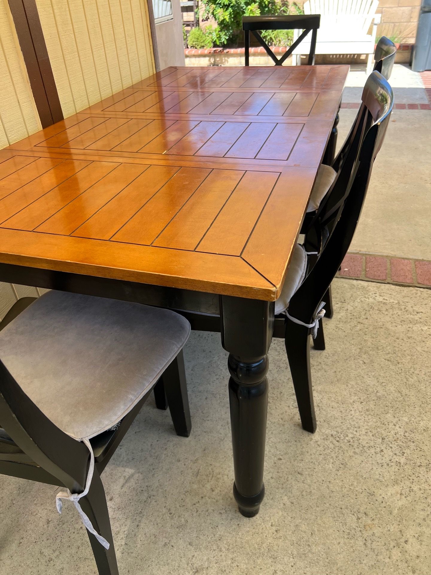 Table 6 chairs