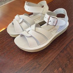 NWOT saltwater Sandals Toddler Size 6
