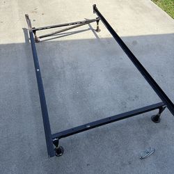 Queen/Full Metal bed frame