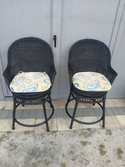 Outdoor Resin Swivel Barstools