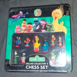 Sesame Street Deluxe Collector's 35 Year Anniversary Chess Set King Big Bird Never Opened