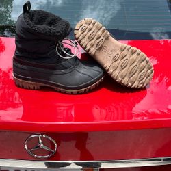 Winter Boots —- Kids Size 7