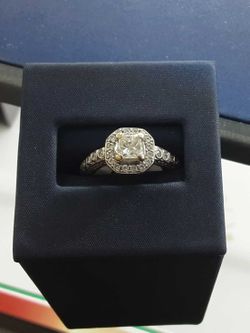 White Gold 18k (.750) 5.1 grams Size 6