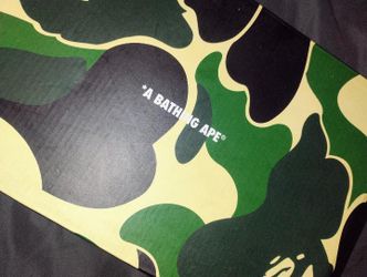 Bathing Apes 9.5