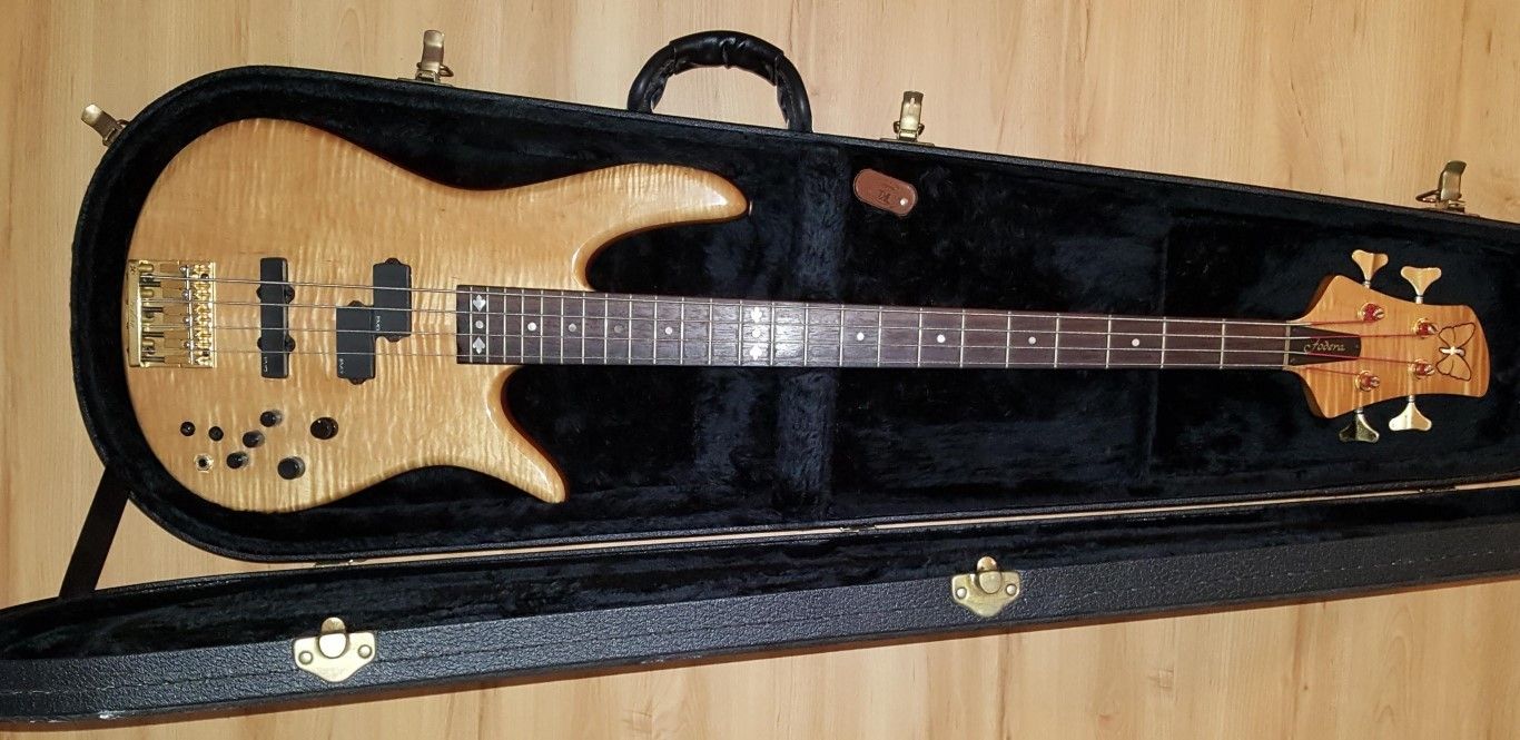 Fodera Victor Wooten 83 Classic bass guitar
