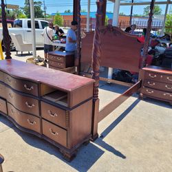 Thomasville King bedroom set missing  drawer