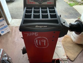 Snap on wheel balancing machine