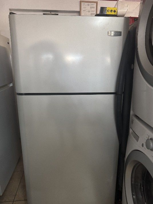 REFRIGERATOR WORKS GREAT