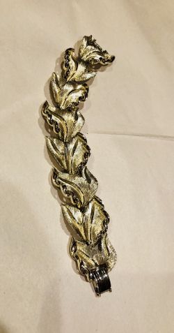 Vintage Lisner Leaf Bracelet