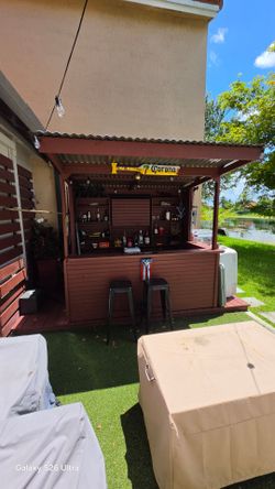 Outdoor bar with Tv
