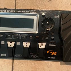 Roland GR 55 Guitar synthesizer pedal