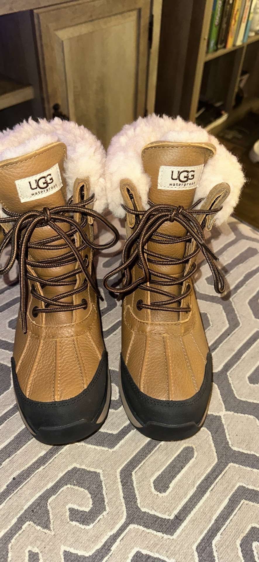 Size 6 Ugg Adirondack III Never Worn