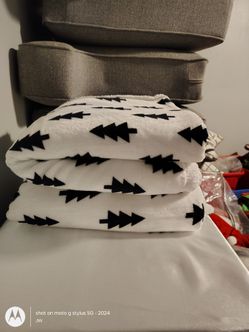 2, White and Black Christmas Tree throws