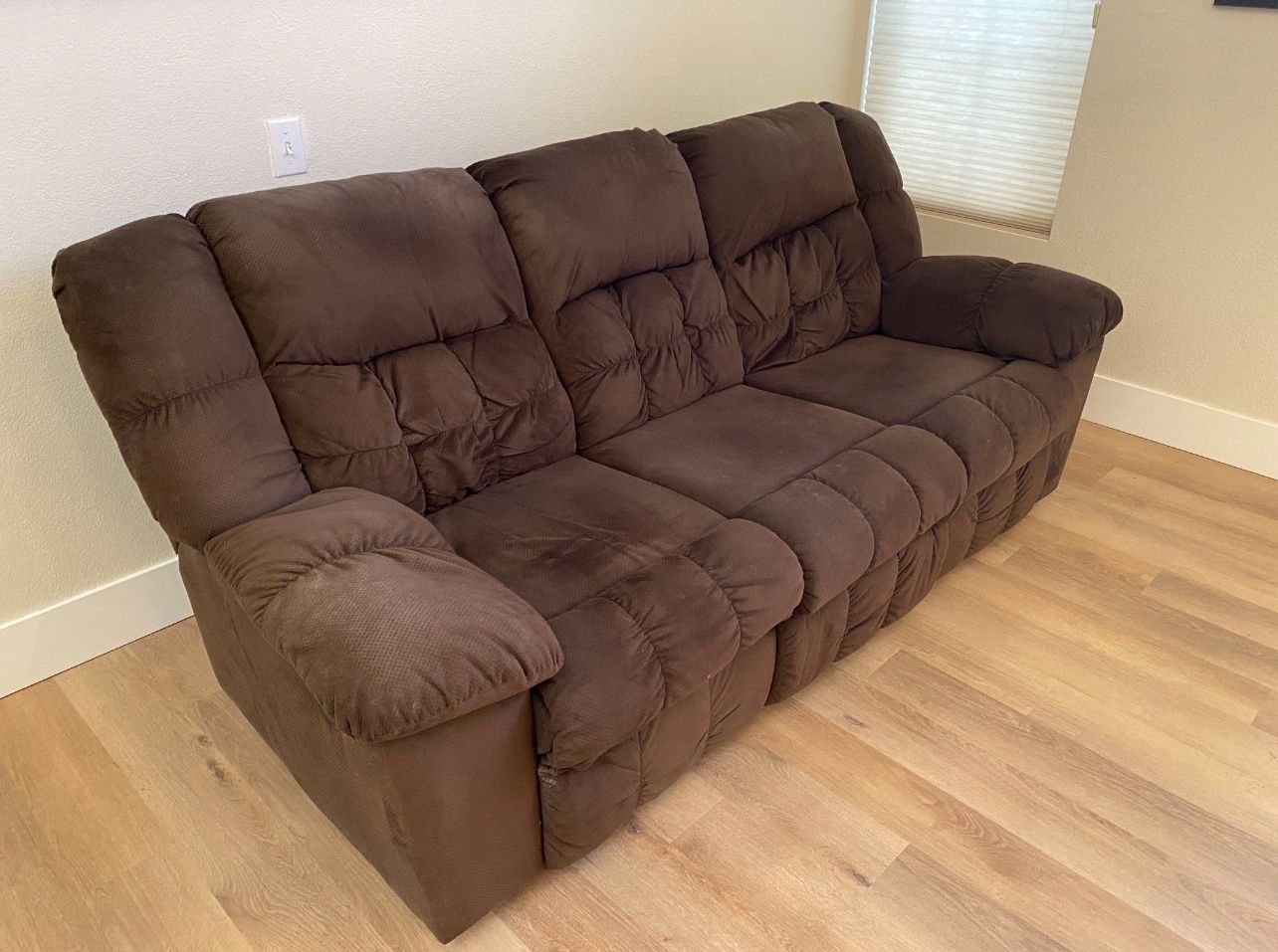 Extremely Comfortable Recliner Sofa Set!