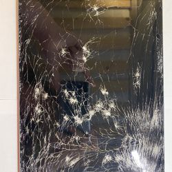 Apple iPad 7th Gen, Shattered But Working, For Repair or Parts, READ DESCRIPTION