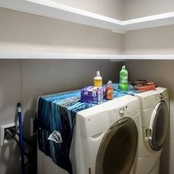 Whirlpool Duet Washer & Gas Dryer Set (with Pedestals)