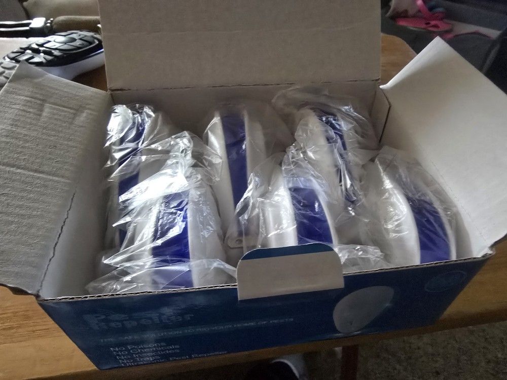 🆕️  6 MICE, ROACHES, SPIDERS, MOSQUITOS,AND OTHER BUGS  REPELLENT PLUG INS. ANIMAL SAFE NO CHEMICALS