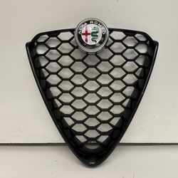 2020 2021 2022 2023 ALFA ROMEO GIULIA FRONT UPPER BUMPER GRILLE OEM
