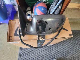 2004 Yukon Drivers Mirror.