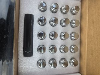 Long  Chrome Lugnuts 