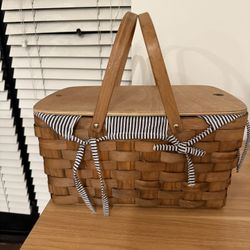 Wicker picnic basket