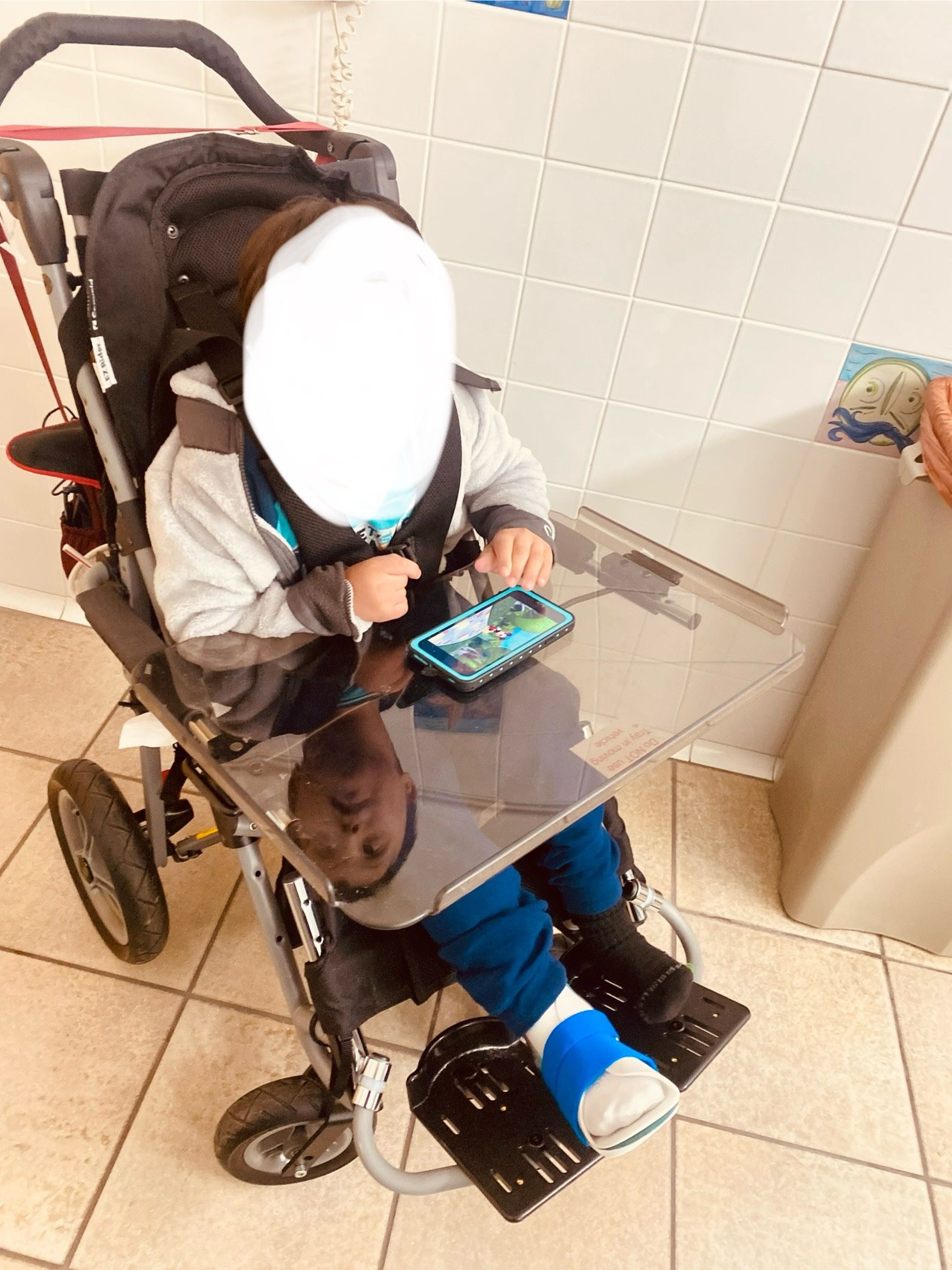Kids medical adaptive stroller. (Wheel Chair) Medium size probably for a child anywhere from 6 to 12 years old. I believe it says it's for a child u