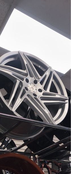 Fill that wheel well with clean 20s! 🛞🔥 ​⚡ Size: 20" 💥 Bolt Pattern: 5x114.3 🚗 Great fit for: Mustang, Accord, Camry, Infiniti, Nissan & many more