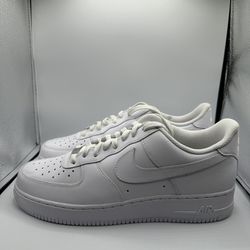 Nike Air Force 1 07 “Triple White” Defect